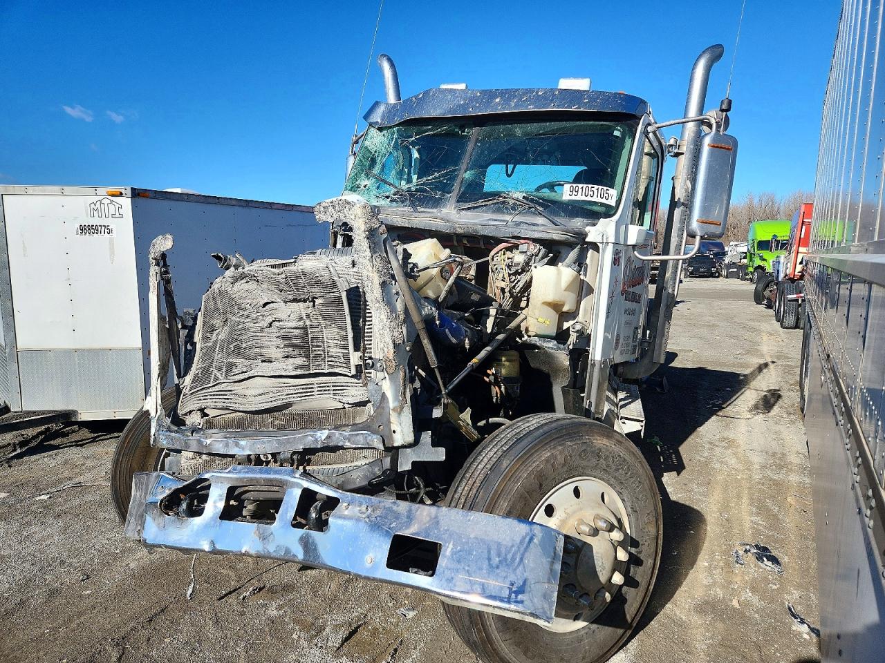 2021 FREIGHTLINER 122SD SEMI TRUCK photo 3