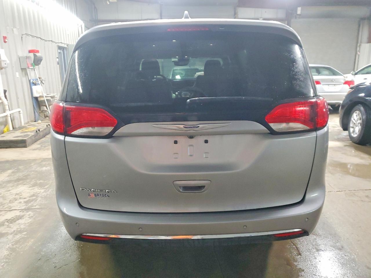 2019 CHRYSLER PACIFICA TOURING L photo 6