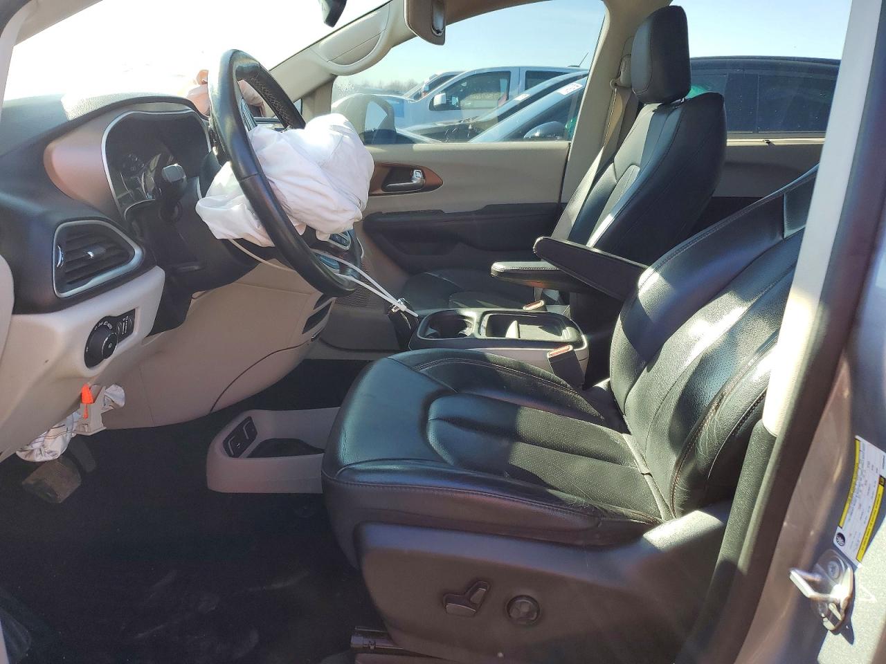 2019 CHRYSLER PACIFICA TOURING L photo 7