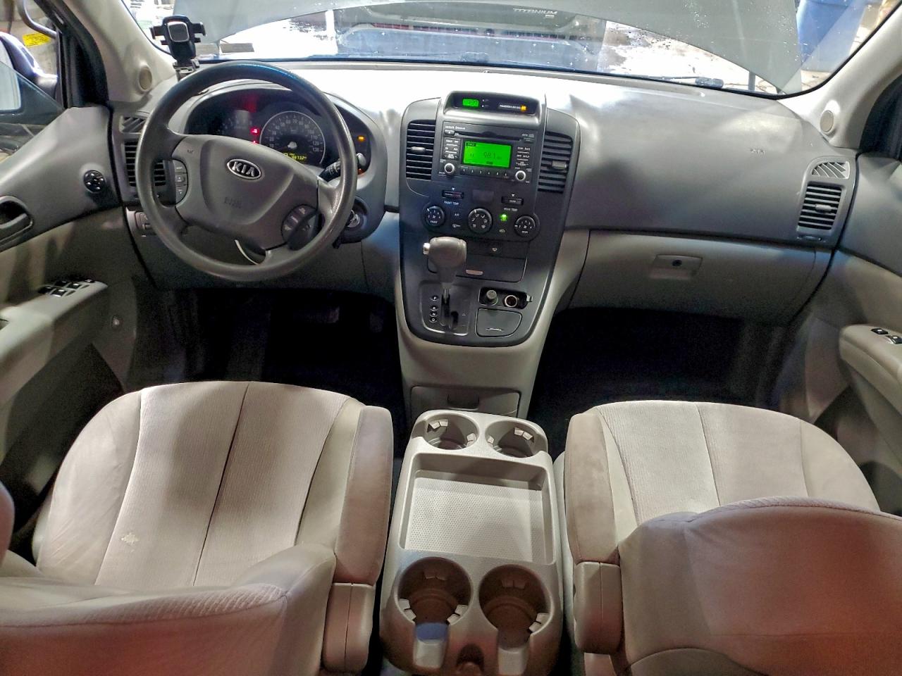 2012 KIA SEDONA LX photo 8