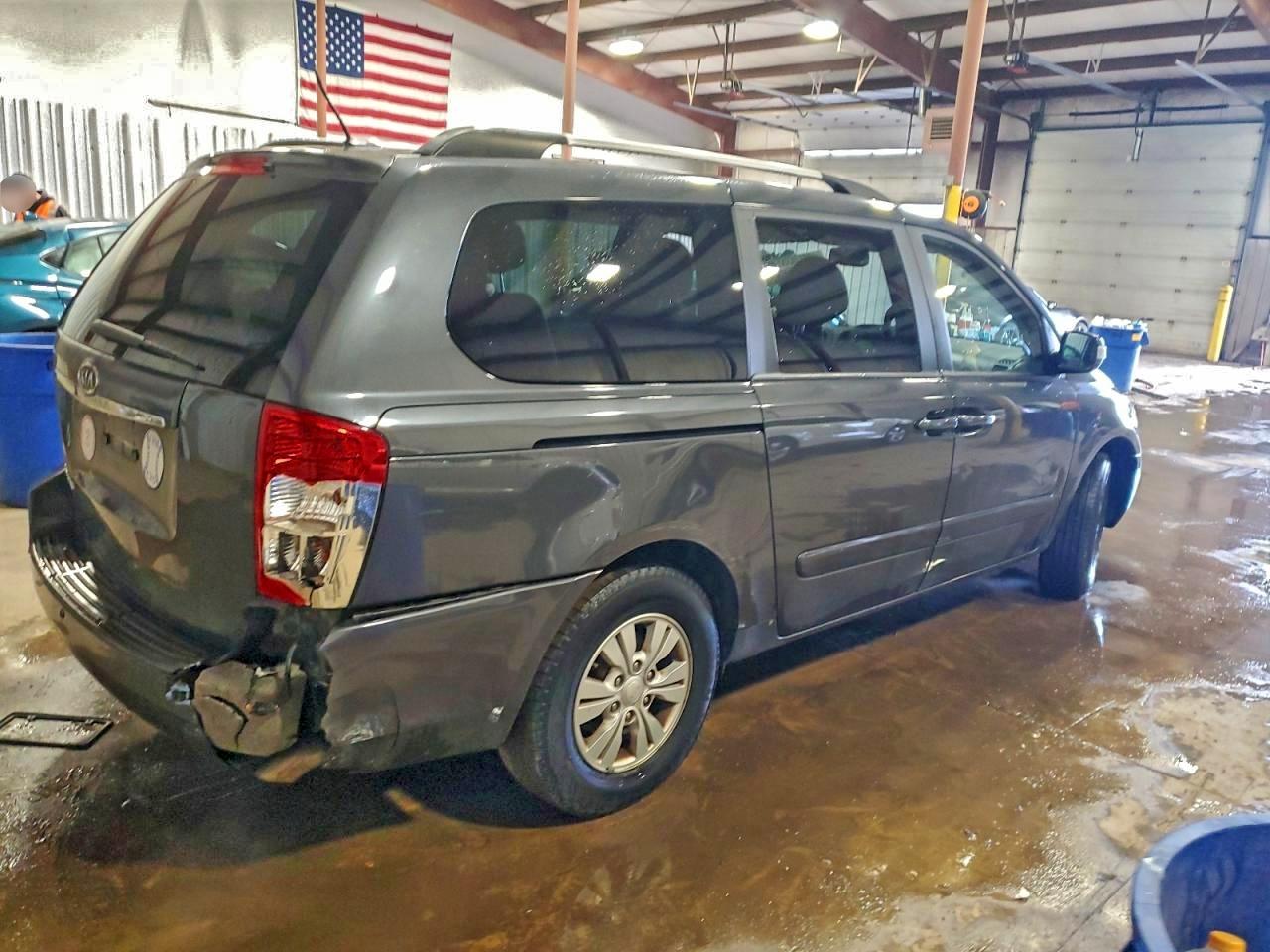 2012 KIA SEDONA LX photo 3