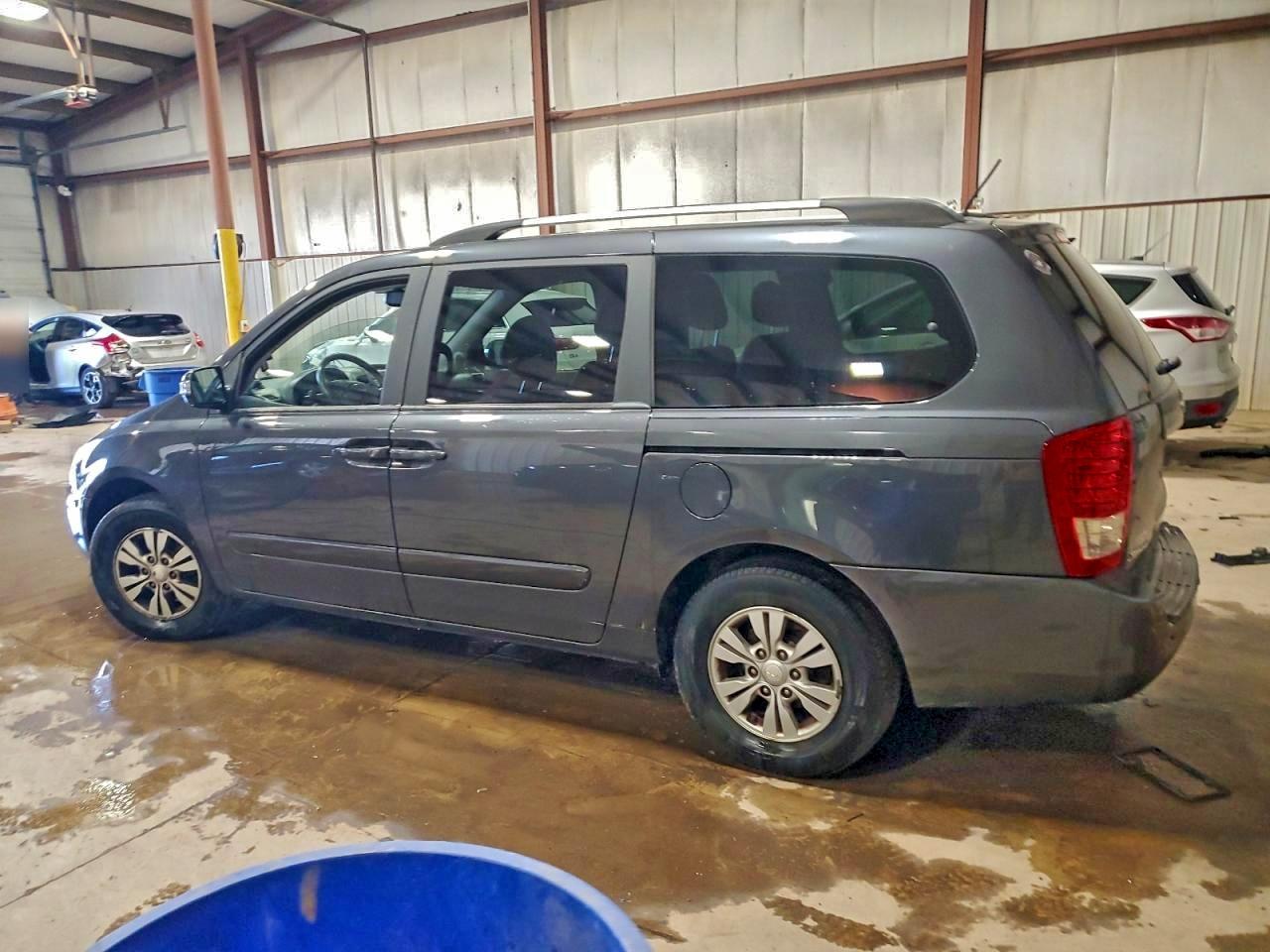 2012 KIA SEDONA LX photo 2