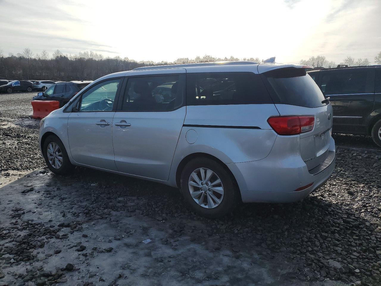 2016 KIA SEDONA LX photo 2