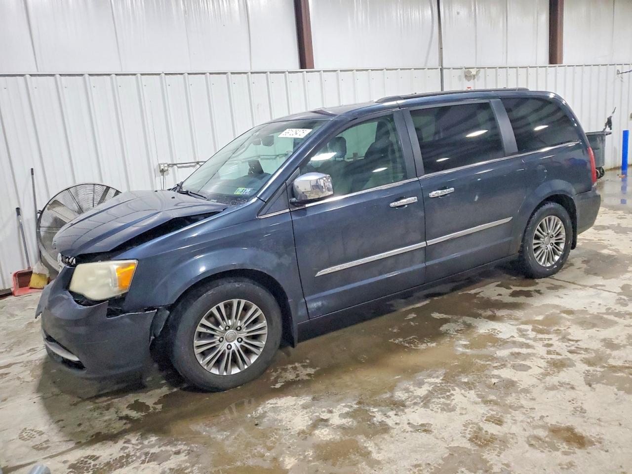 2013 CHRYSLER TOWN & COUNTRY