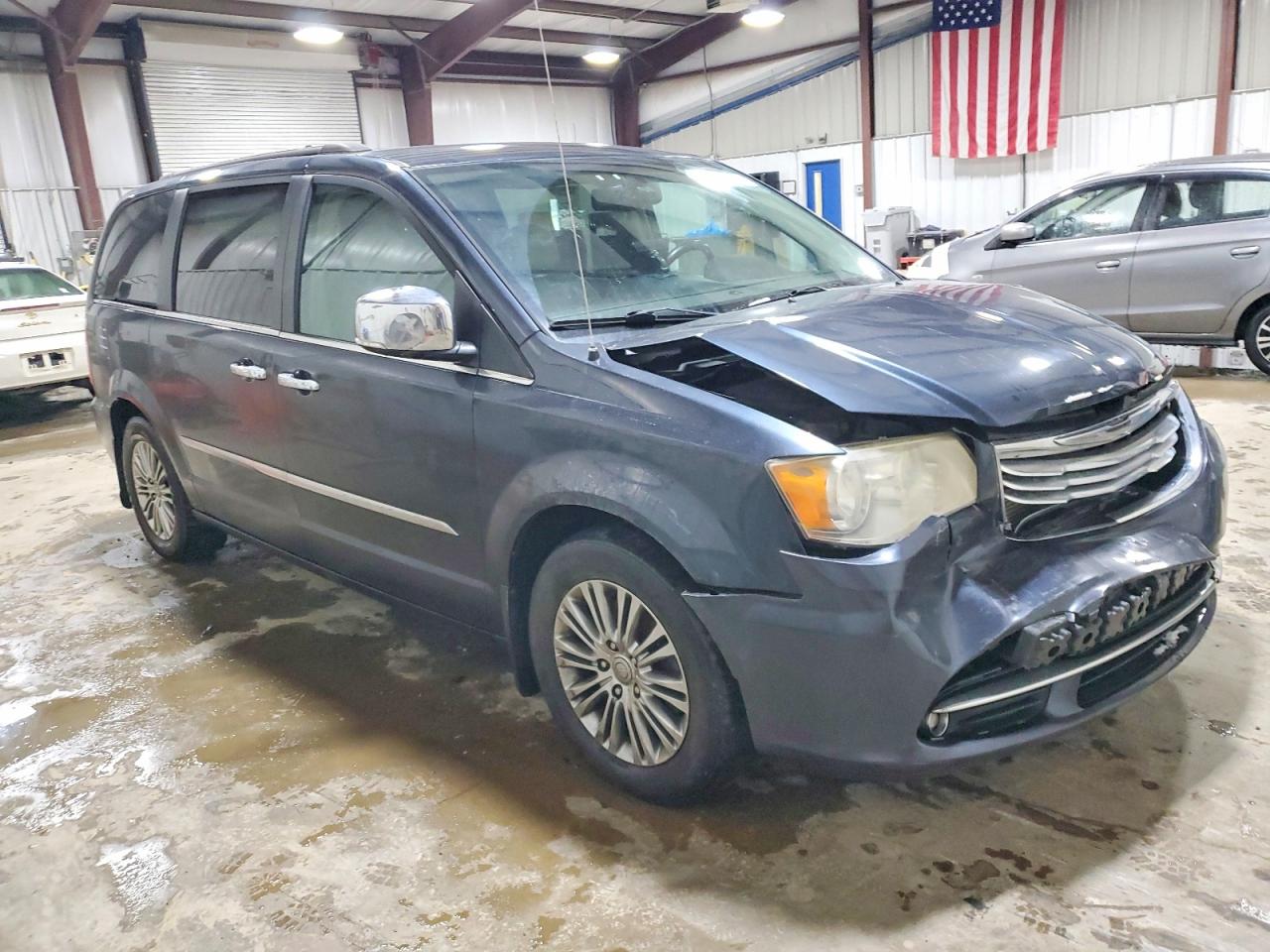2013 CHRYSLER TOWN & COUNTRY TOURING L photo 7