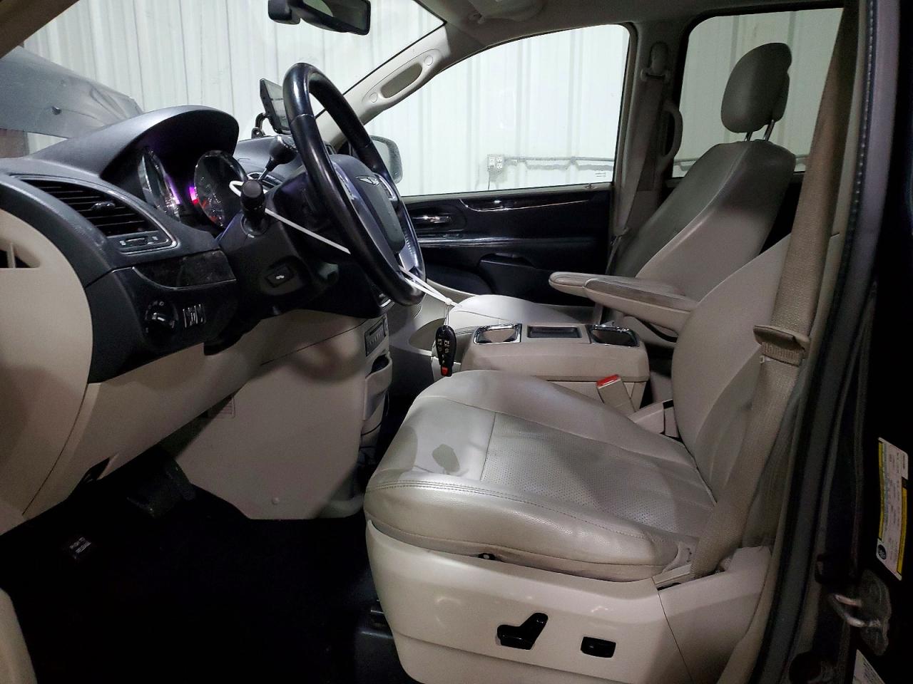 2013 CHRYSLER TOWN & COUNTRY TOURING L photo 13