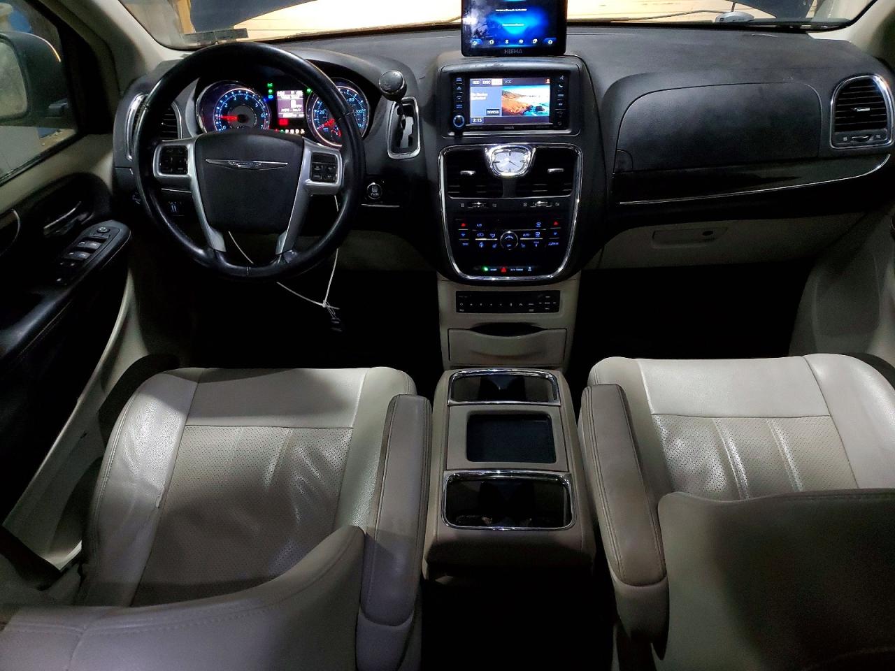 2013 CHRYSLER TOWN & COUNTRY TOURING L photo 15