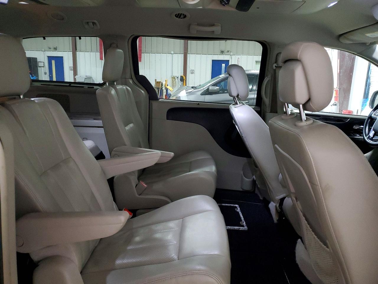 2013 CHRYSLER TOWN & COUNTRY TOURING L photo 21