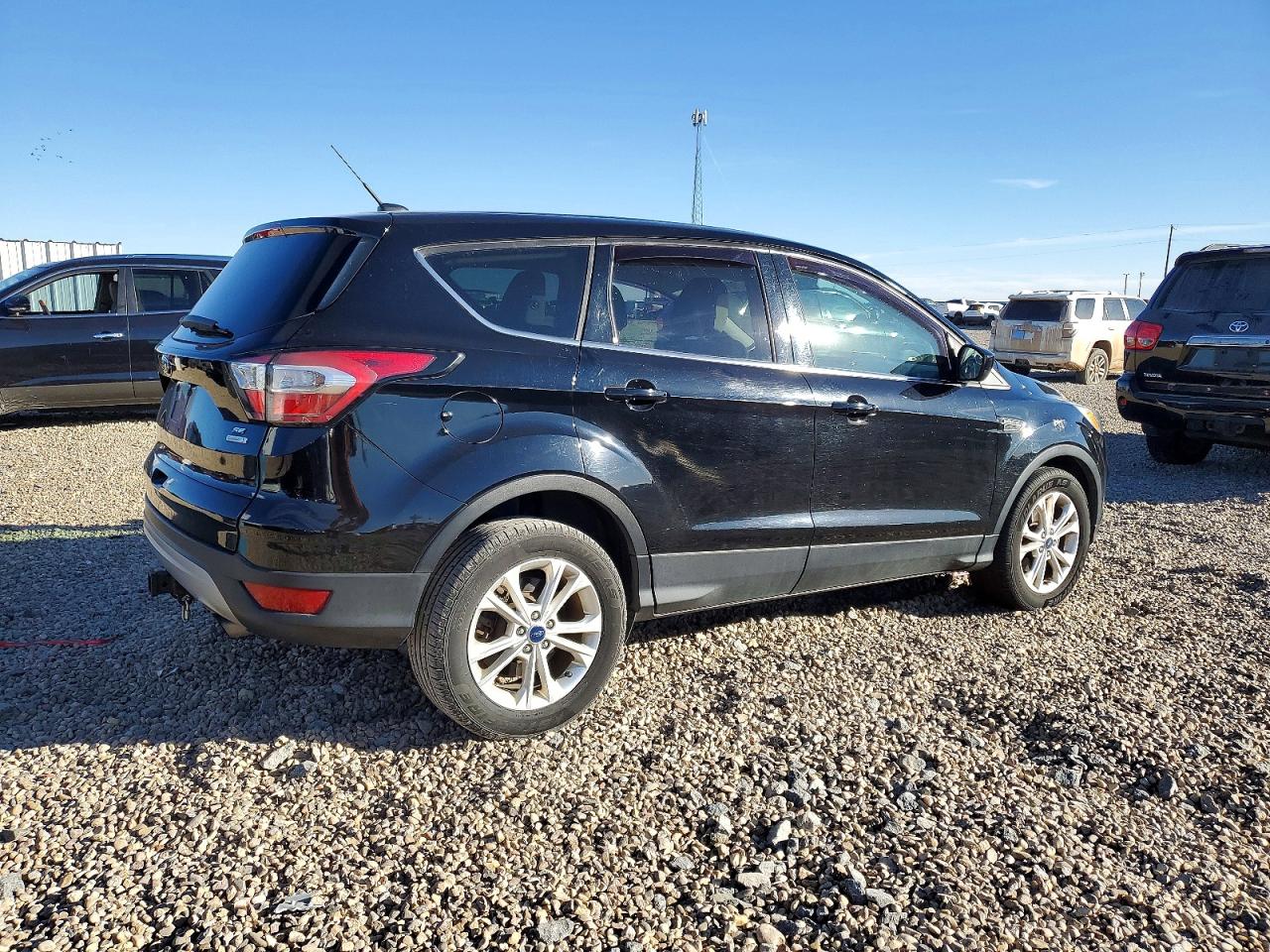 2017 FORD ESCAPE SE photo 3