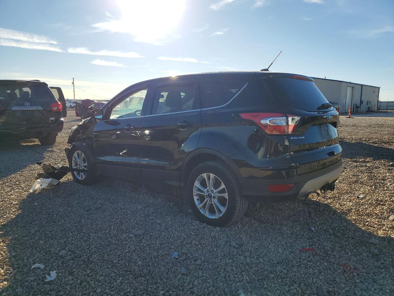 2017 FORD ESCAPE SE photo 2