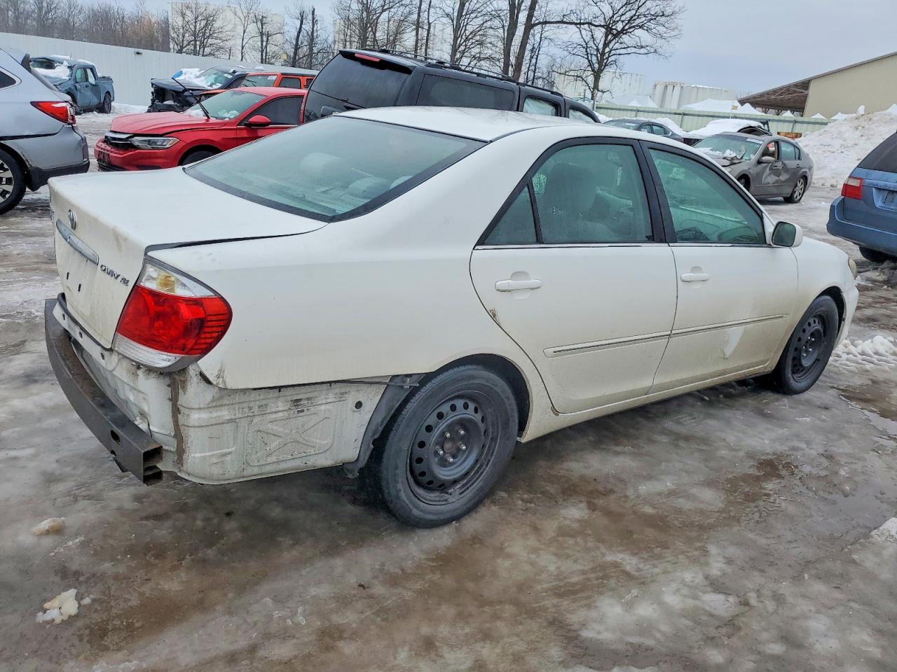 2005 TOYOTA CAMRY LE photo 3