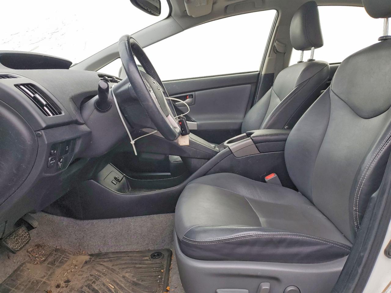 2014 TOYOTA PRIUS photo 7