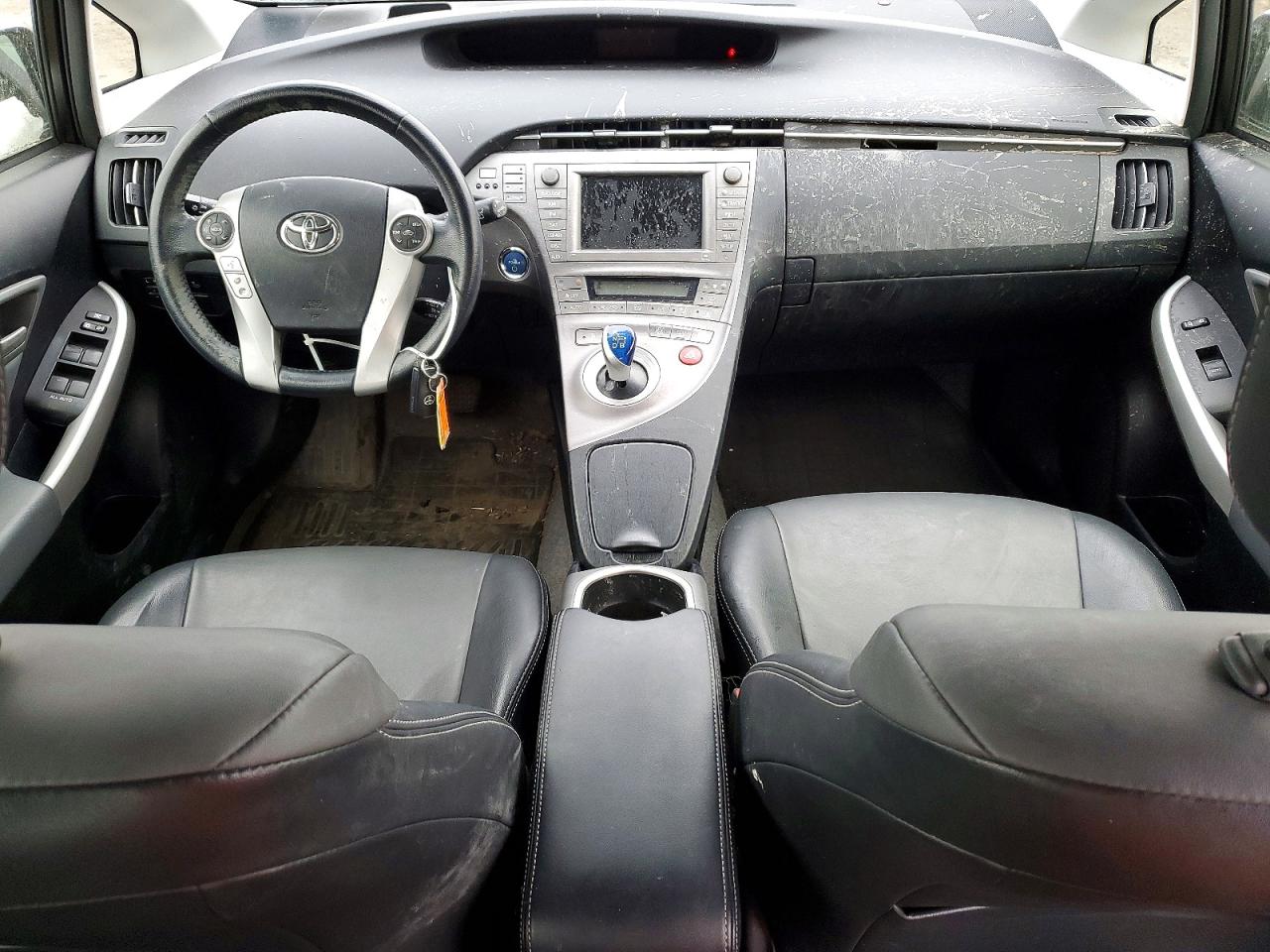 2014 TOYOTA PRIUS photo 8