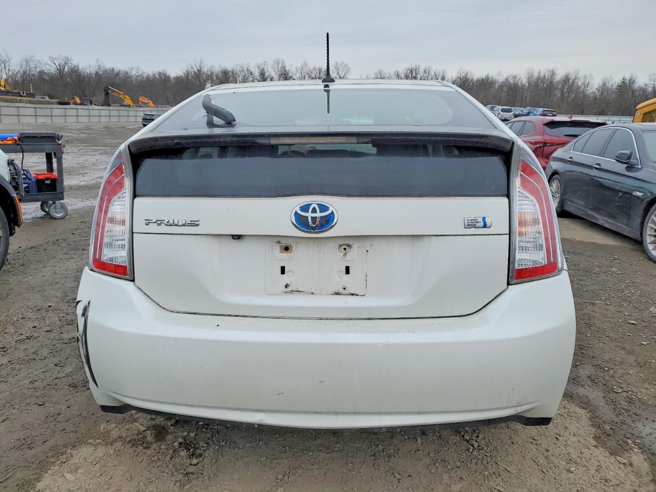 2014 TOYOTA PRIUS photo 6