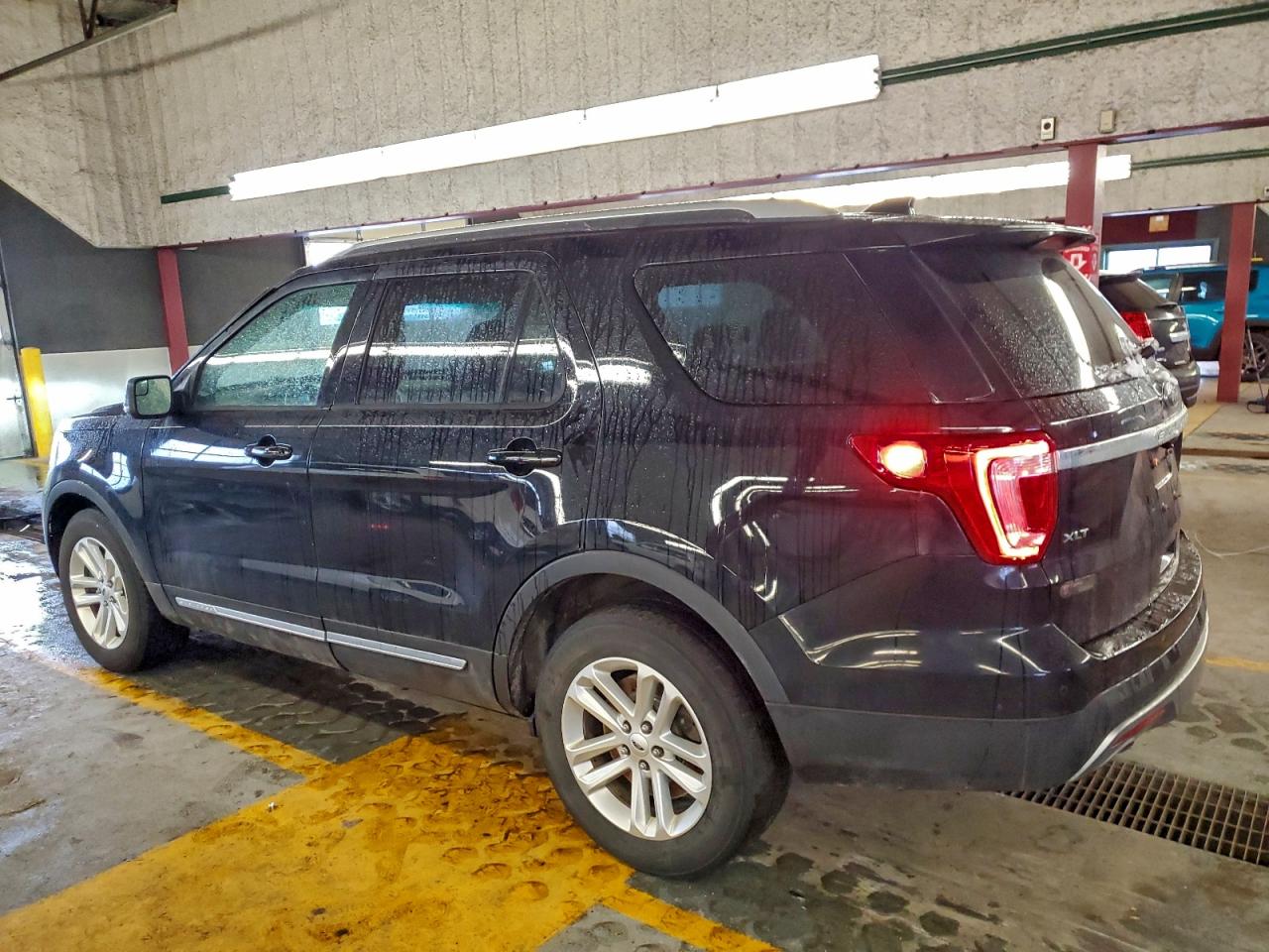 2017 FORD EXPLORER XLT photo 2