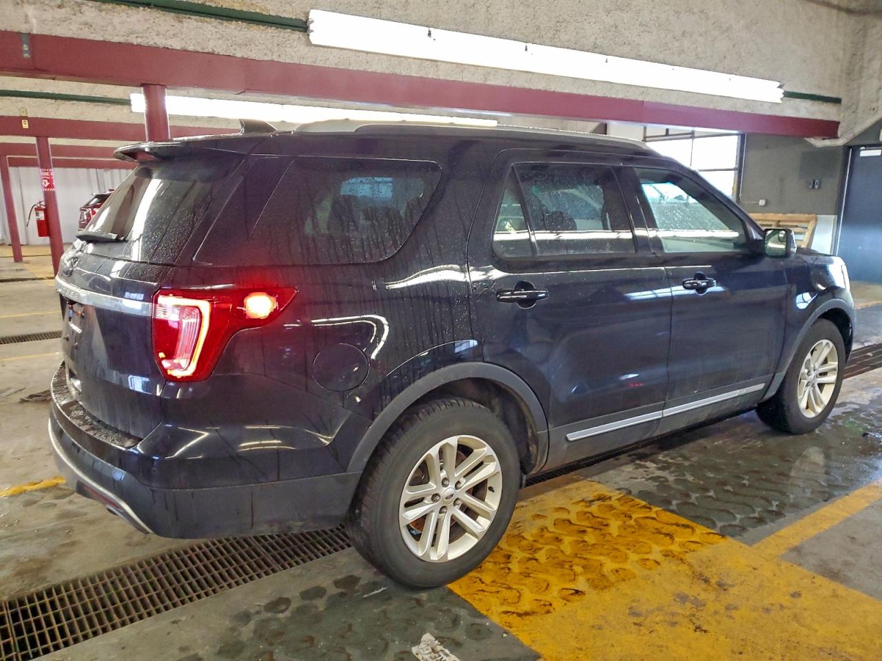 2017 FORD EXPLORER XLT photo 3