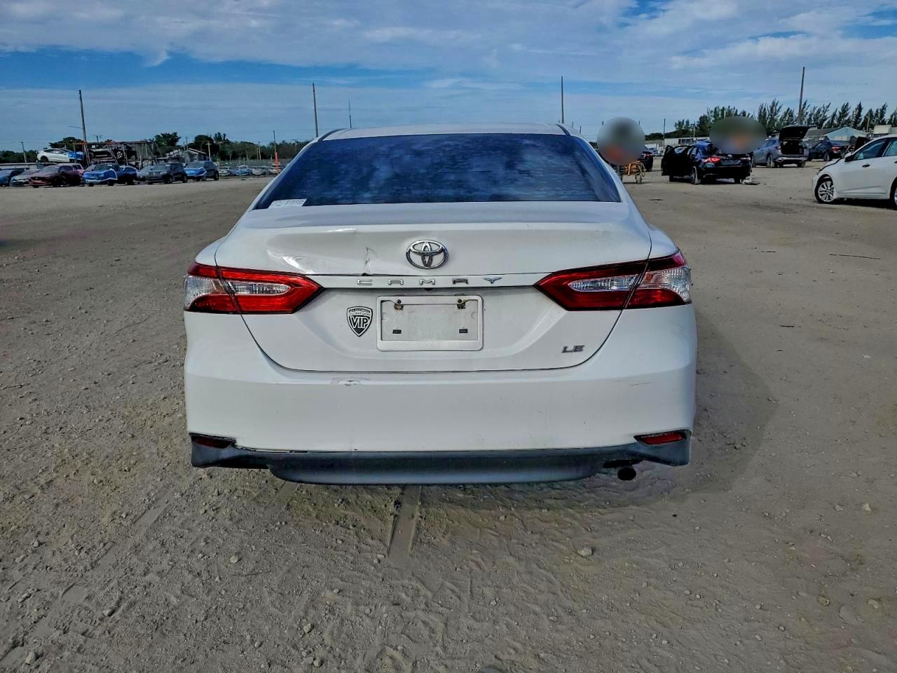 2018 TOYOTA CAMRY L photo 6