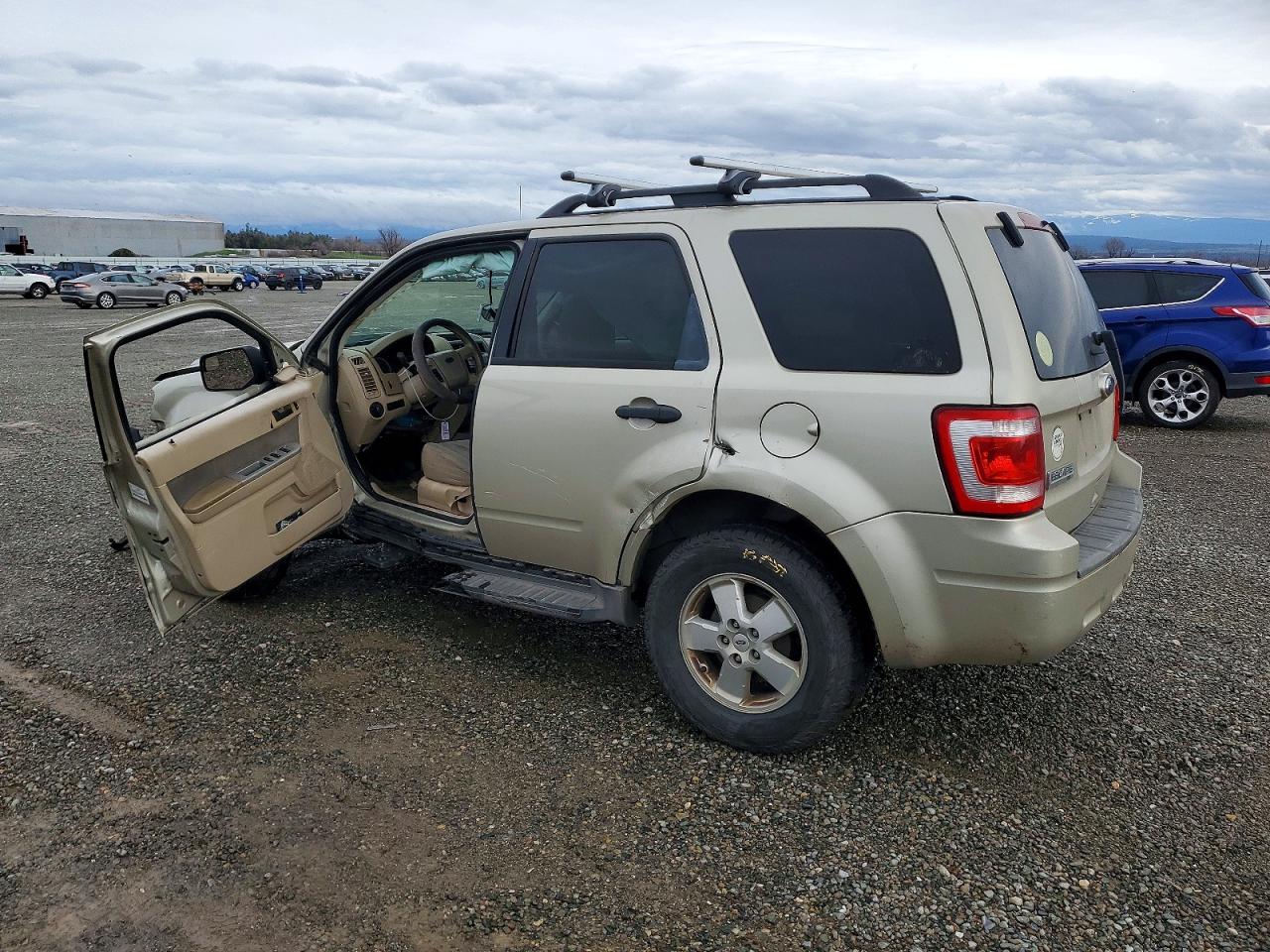 2011 FORD ESCAPE XLT photo 3