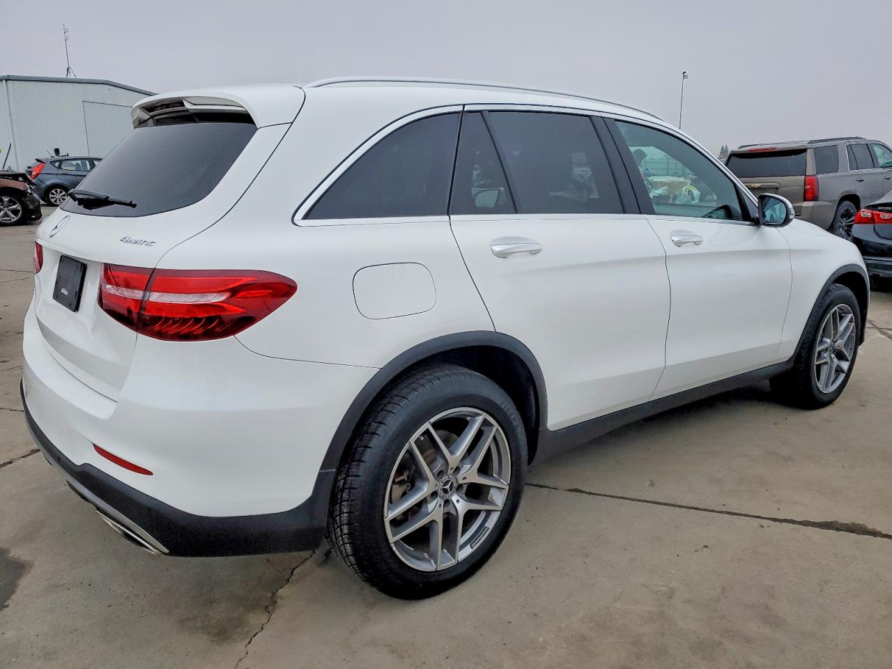 2017 MERCEDES-BENZ GLC 300 4MATIC photo 3