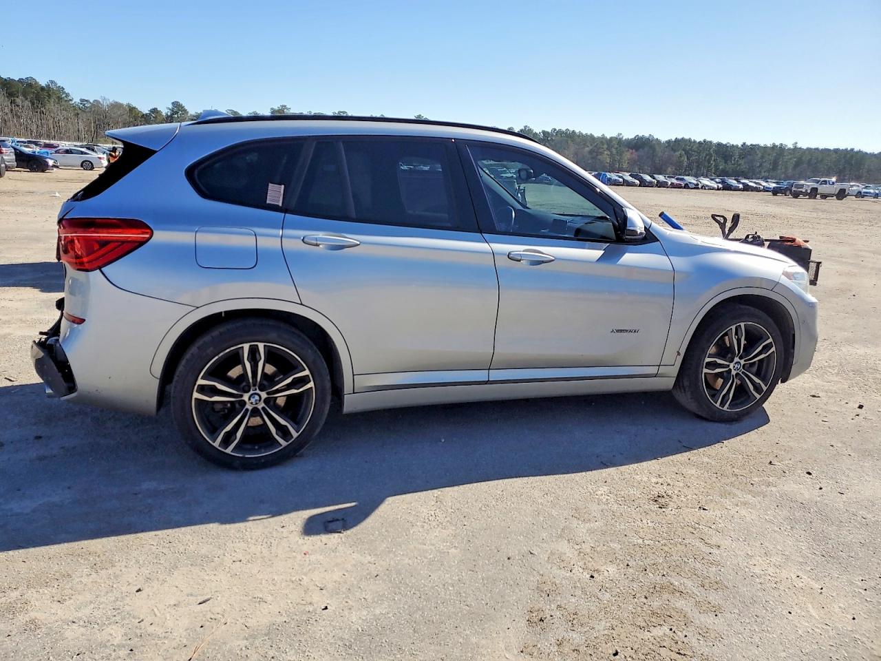 2016 BMW X1 XDRIVE28I photo 3