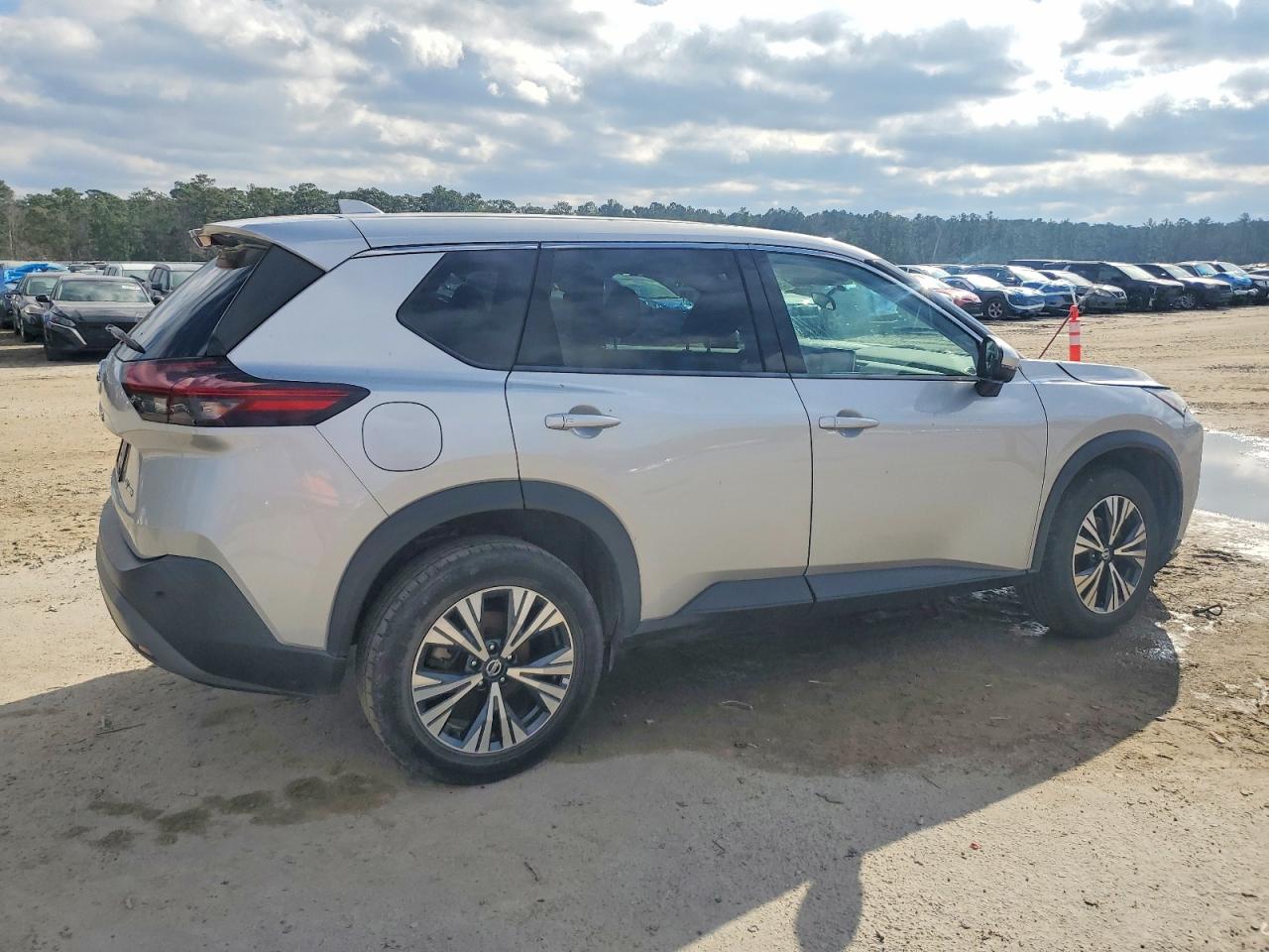 2021 NISSAN ROGUE SV photo 5