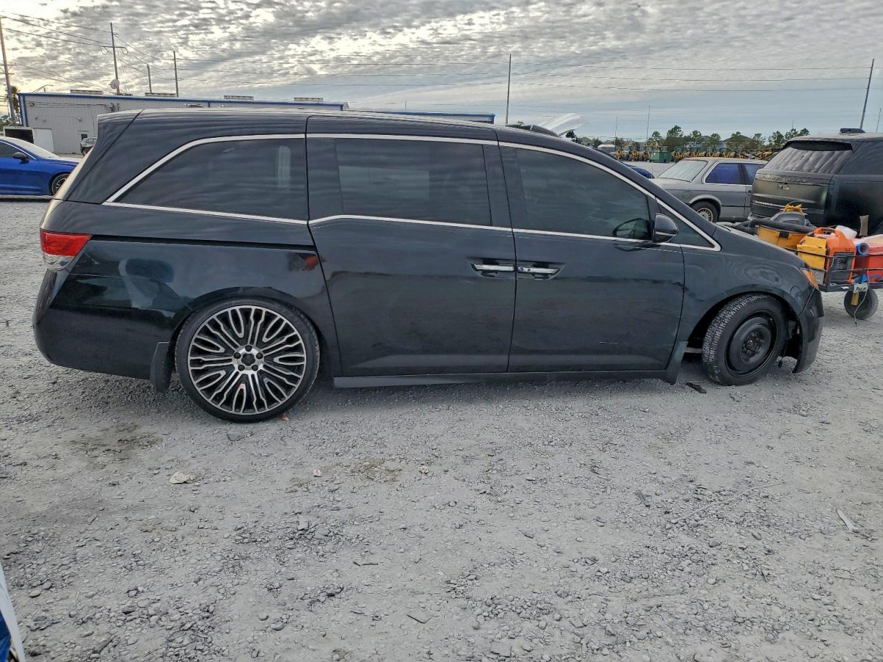 2014 HONDA ODYSSEY TOURING photo 3