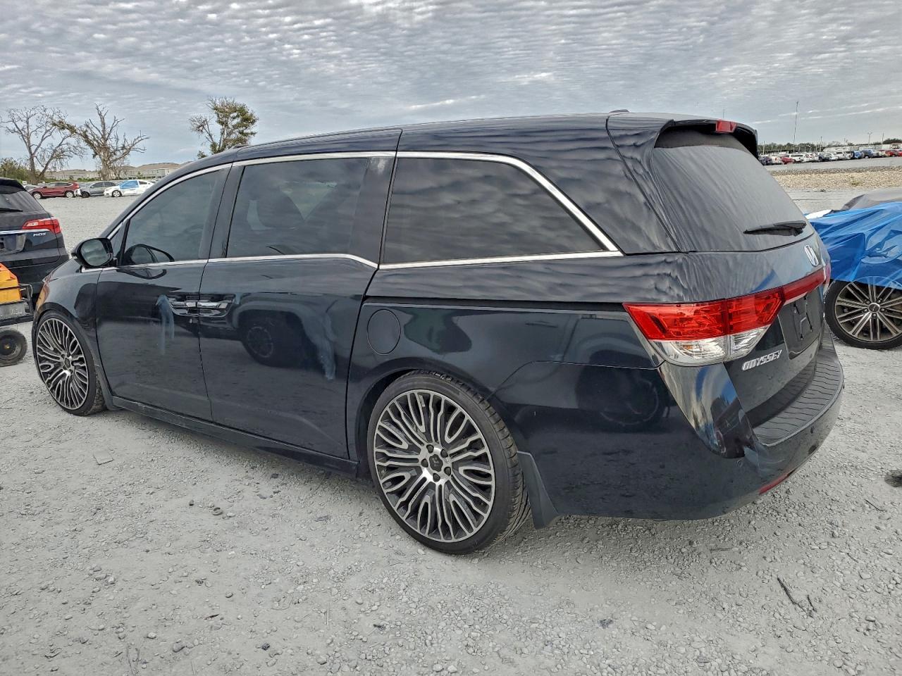 2014 HONDA ODYSSEY TOURING photo 2