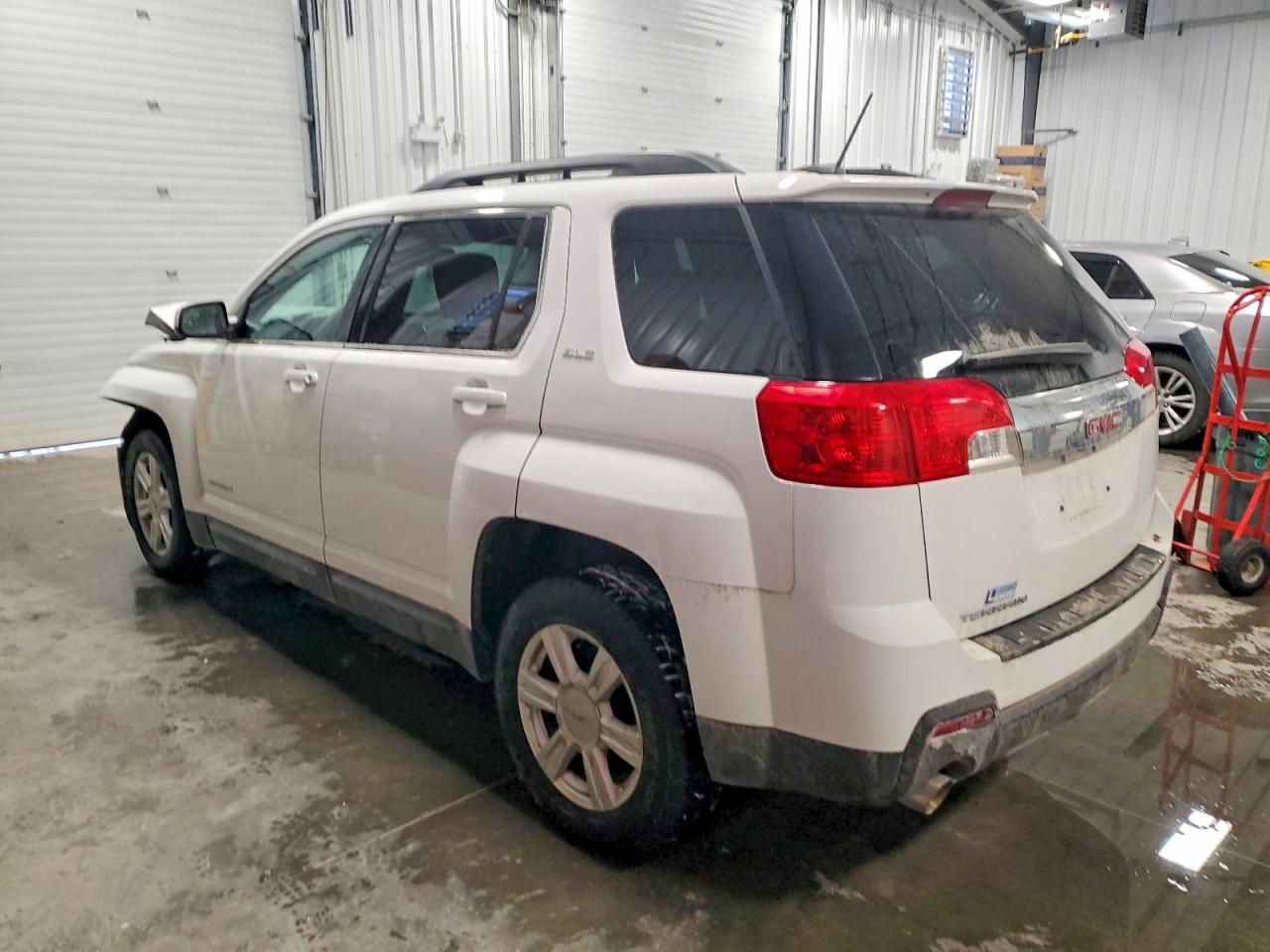 2015 GMC TERRAIN SLE photo 2