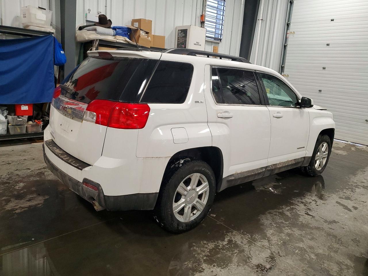 2015 GMC TERRAIN SLE photo 3