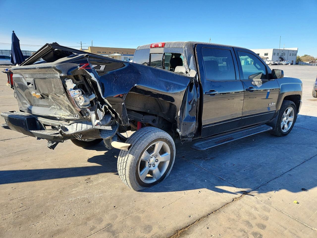 2018 CHEVROLET SILVERADO K1500 LT photo 3