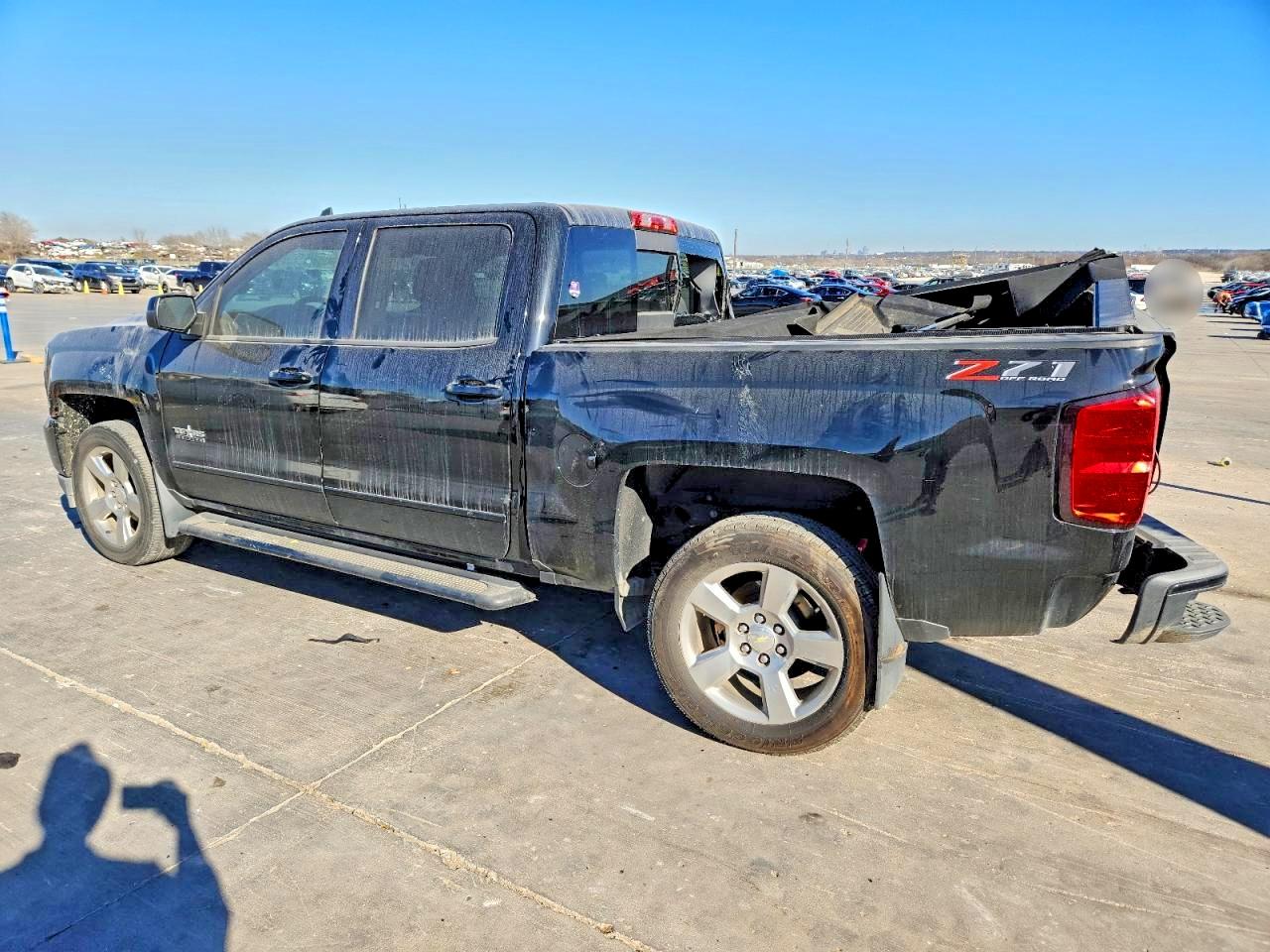 2018 CHEVROLET SILVERADO K1500 LT photo 2