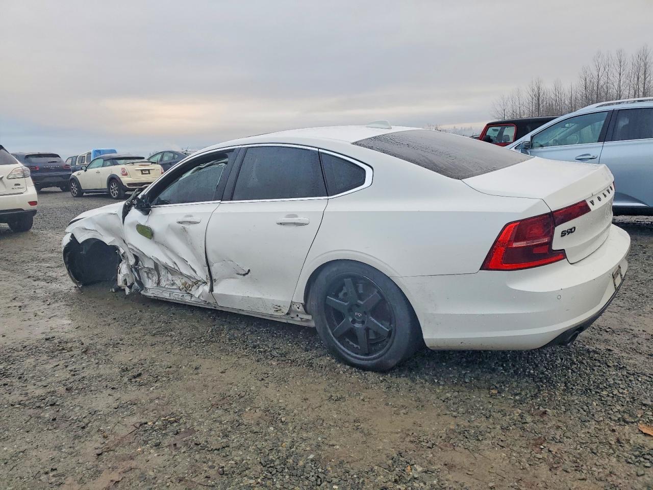 2017 VOLVO S90 T5 MOMENTUM photo 2