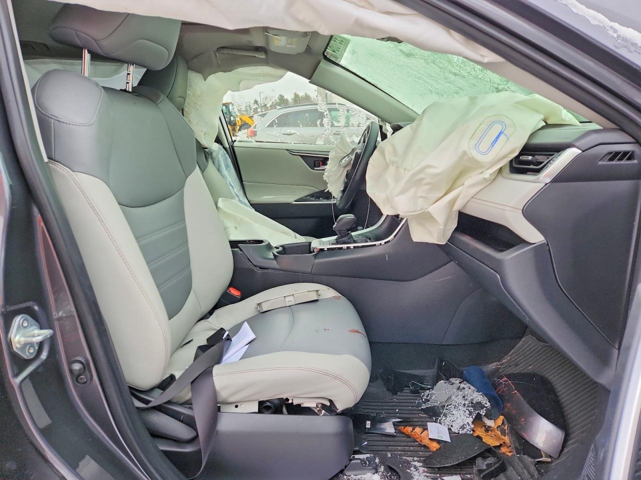 2025 TOYOTA RAV4 XLE PREMIUM photo 5