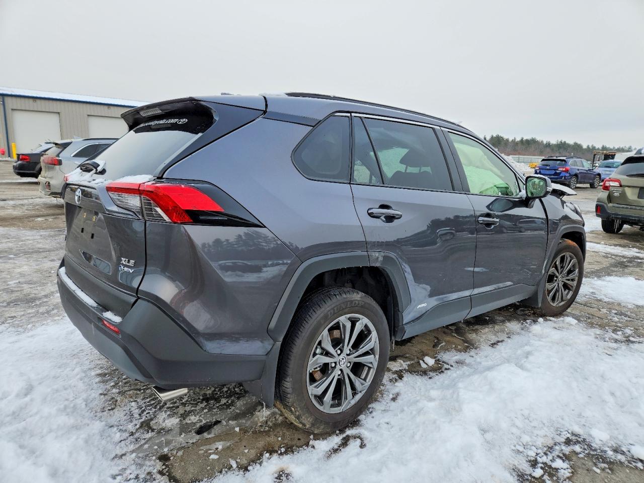 2025 TOYOTA RAV4 XLE PREMIUM photo 4