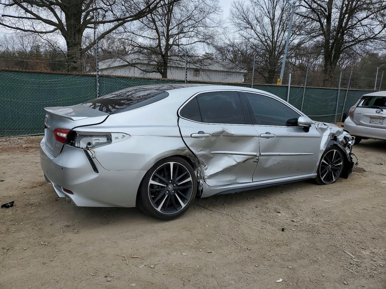 2018 TOYOTA CAMRY XSE photo 3