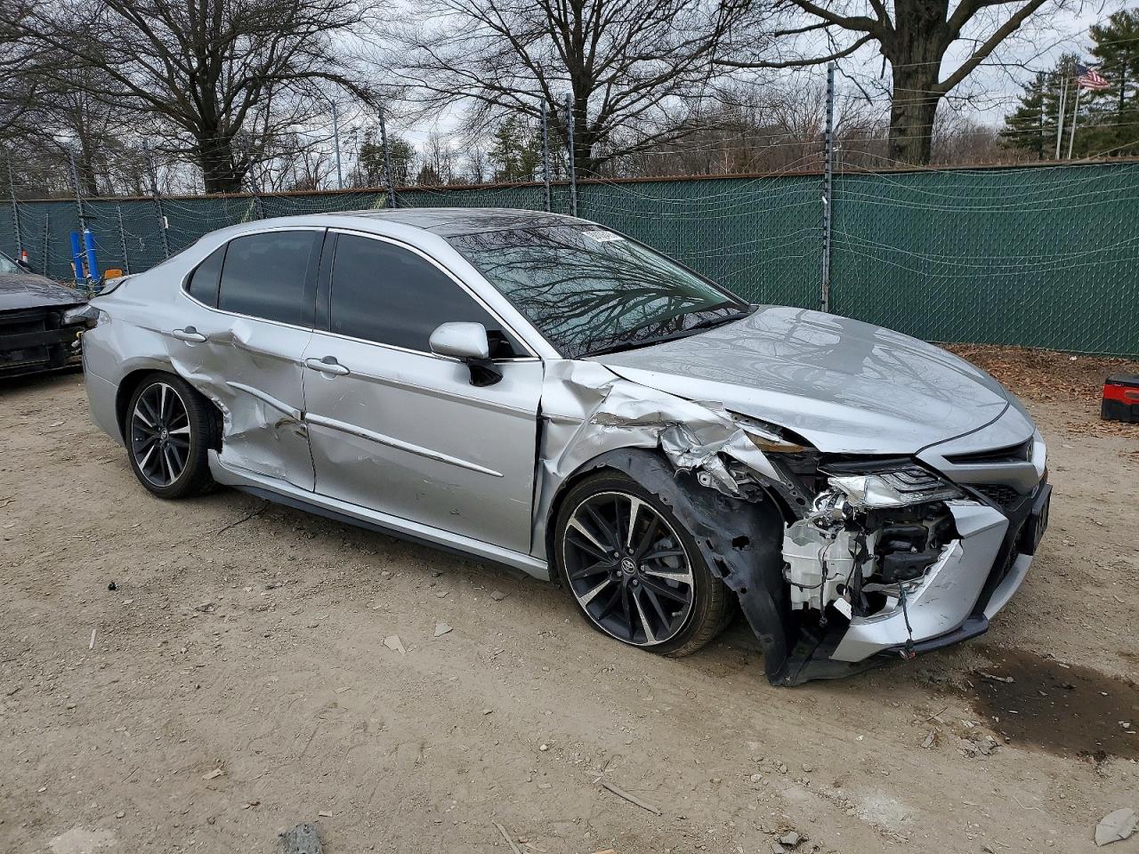 2018 TOYOTA CAMRY XSE photo 4