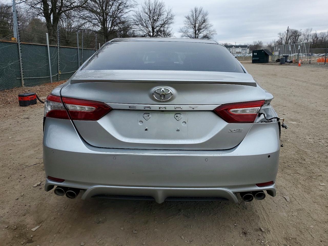 2018 TOYOTA CAMRY XSE photo 6
