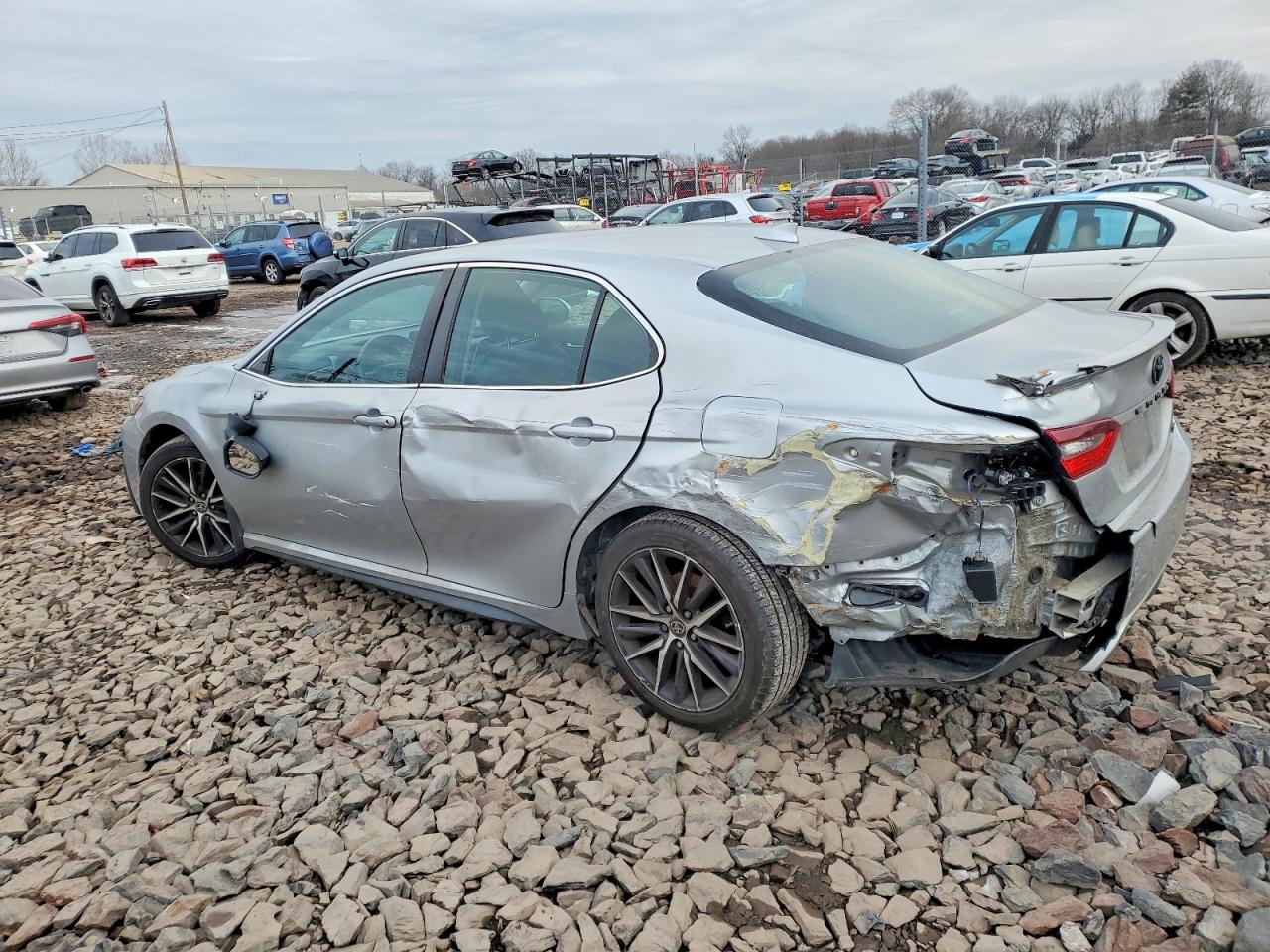 2021 TOYOTA CAMRY SE photo 3