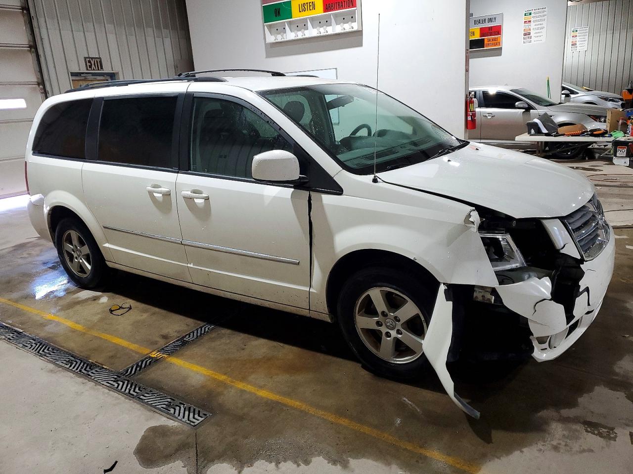 2010 DODGE GRAND CARAVAN SXT photo 4
