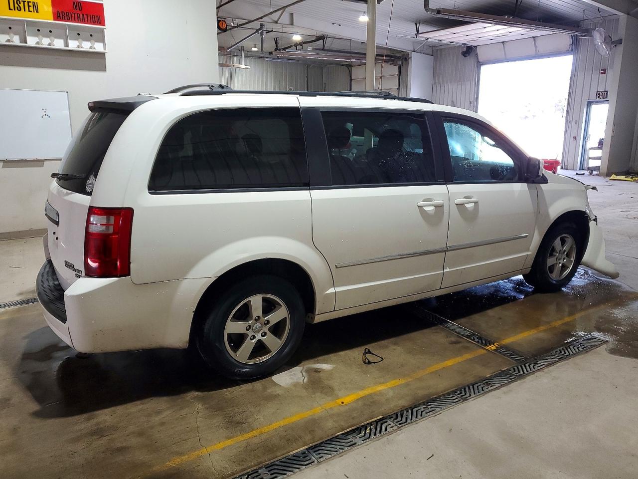 2010 DODGE GRAND CARAVAN SXT photo 3