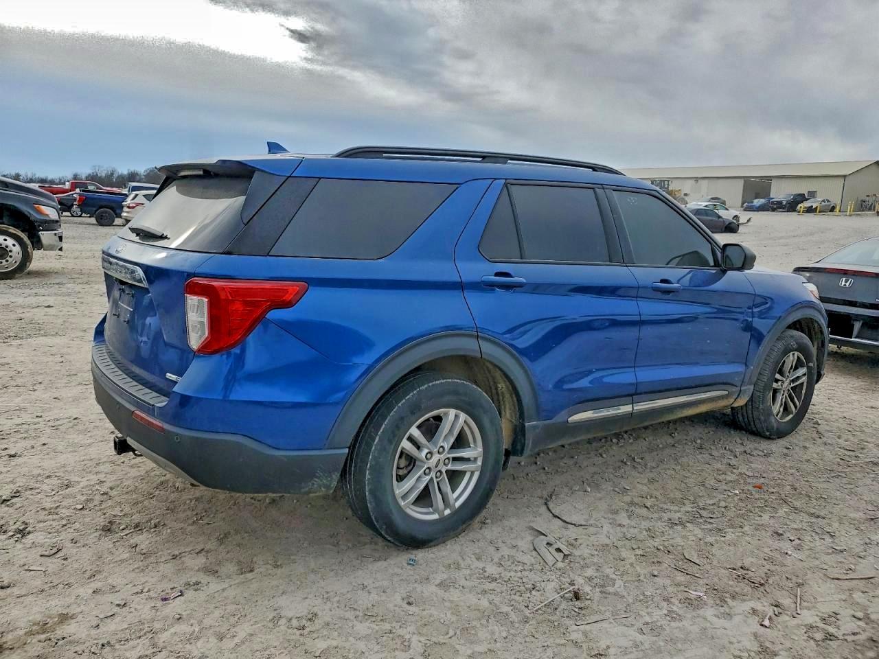 2020 FORD EXPLORER XLT photo 3