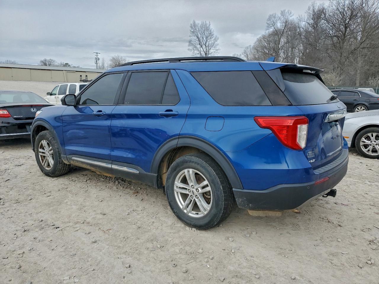 2020 FORD EXPLORER XLT photo 2