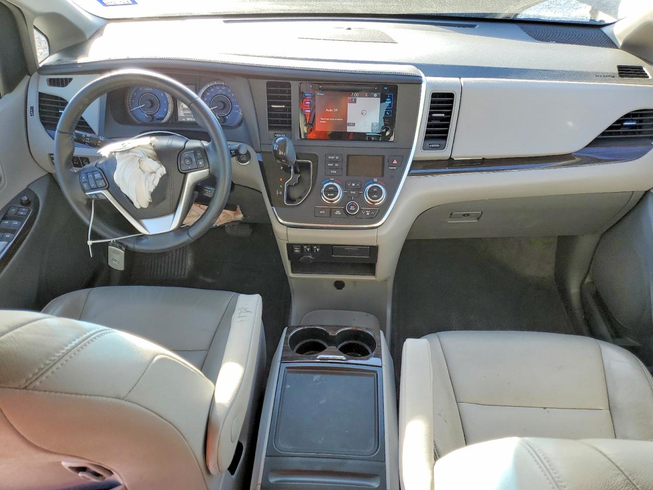 2015 TOYOTA SIENNA XLE photo 8