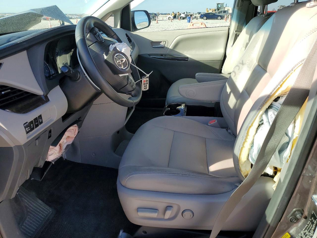 2015 TOYOTA SIENNA XLE photo 7