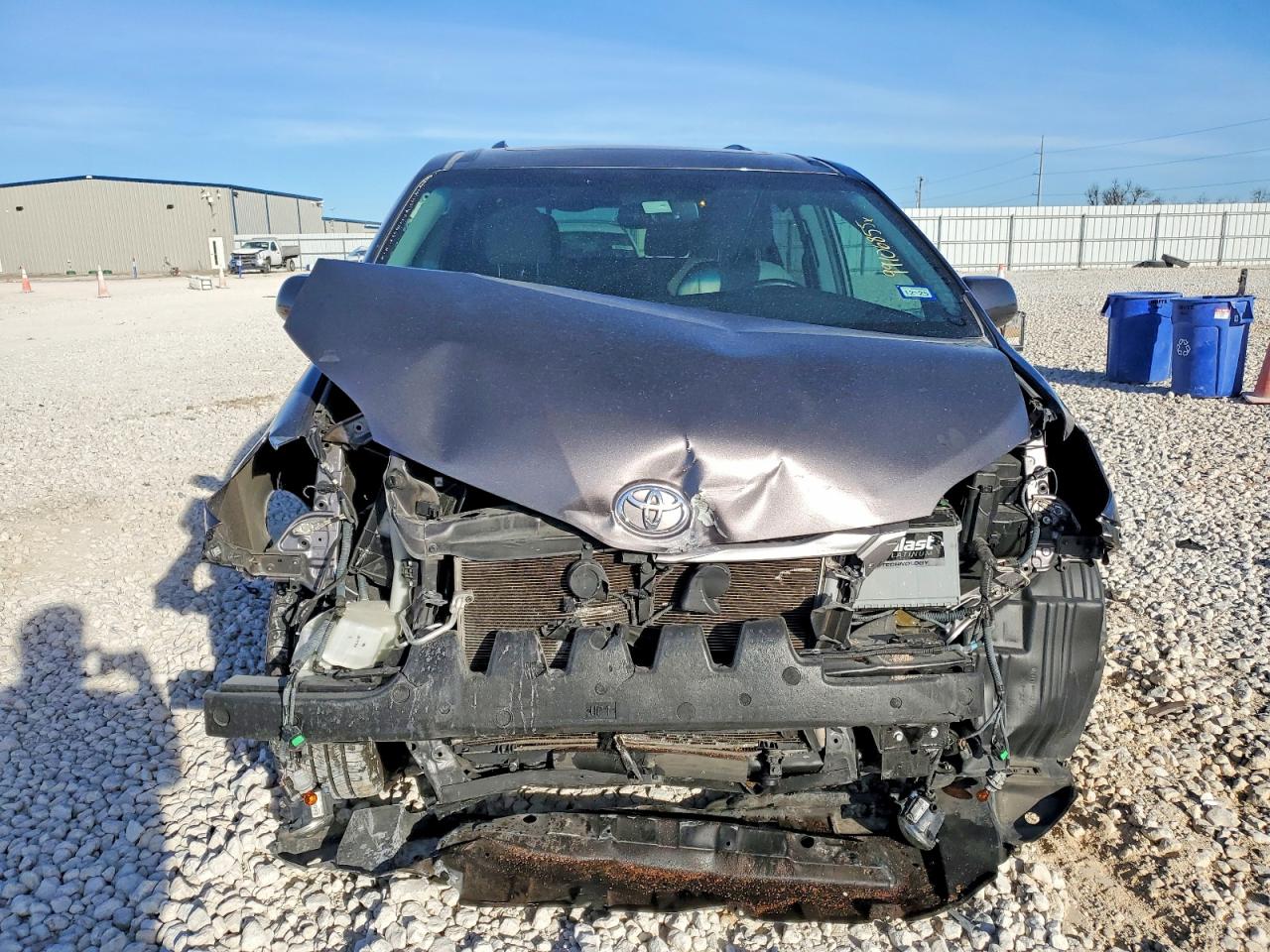 2015 TOYOTA SIENNA XLE photo 5