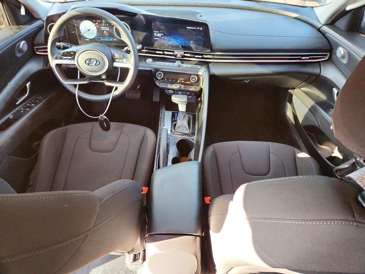 2024 HYUNDAI ELANTRA SEL photo 8