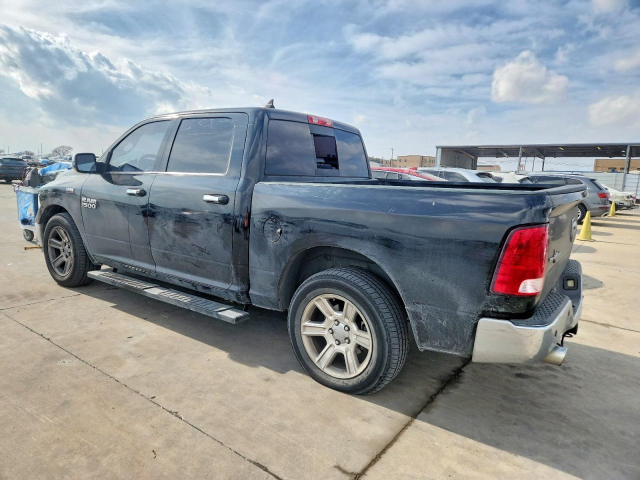 2018 RAM 1500 SLT photo 2