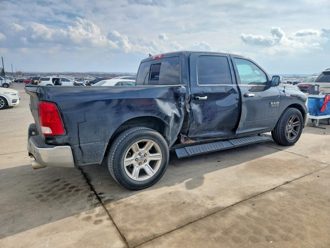2018 RAM 1500 SLT photo 3