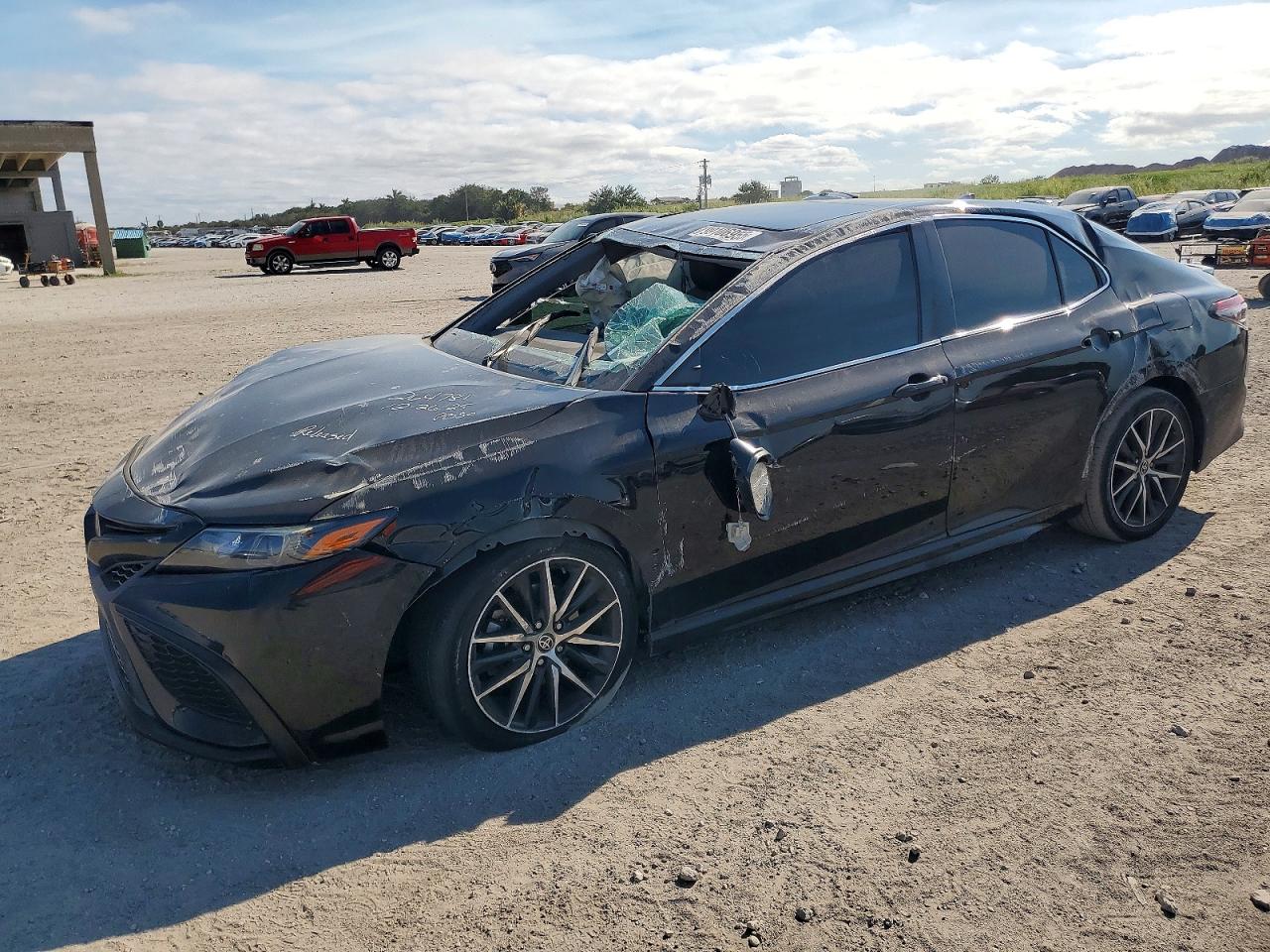 2022 TOYOTA CAMRY