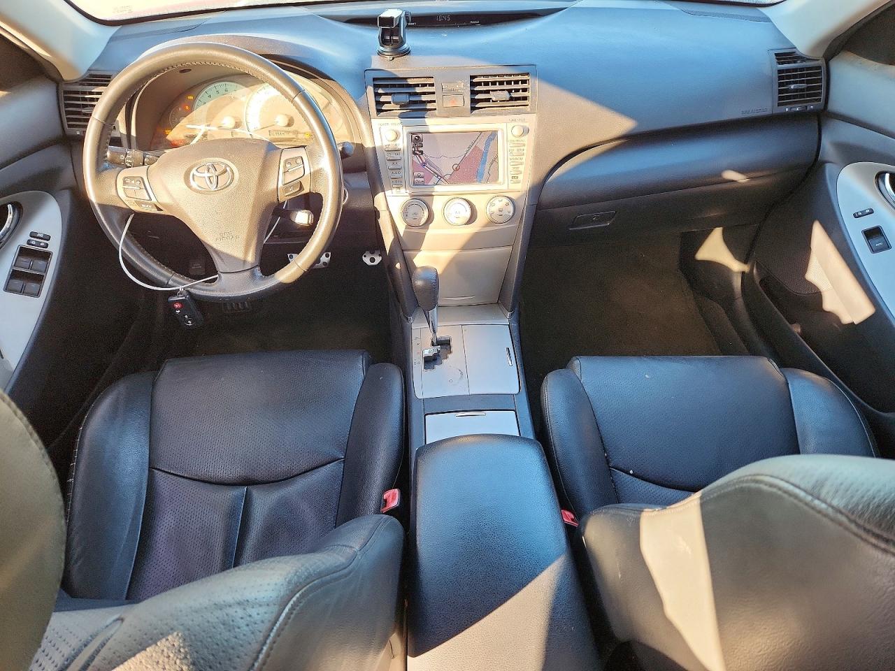 2011 TOYOTA CAMRY SE photo 8